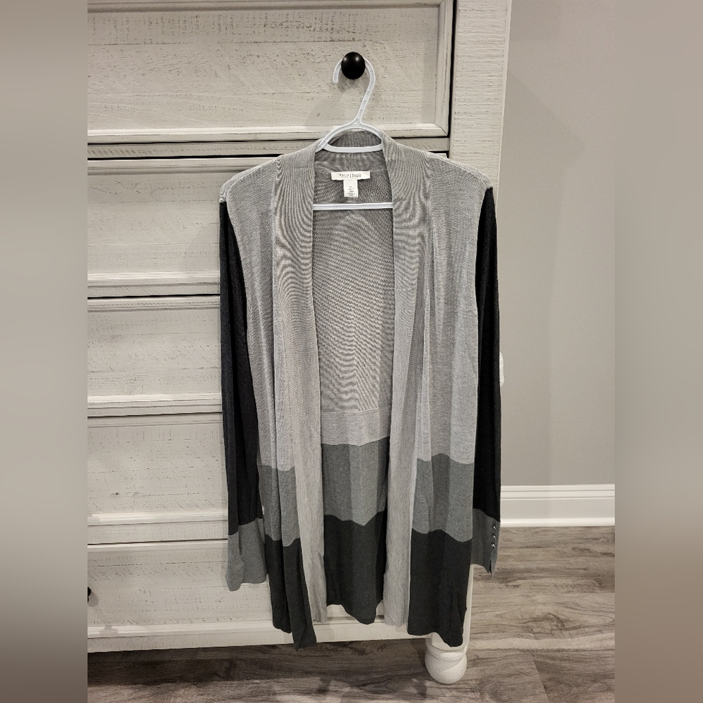 Women's Gray and Black Sweater